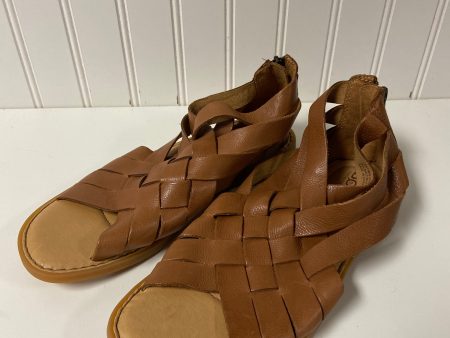 Sandals Flats By Born In Brown, Size: 7 Hot on Sale