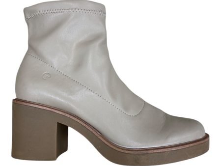 Boots Ankle Heels By Life Stride In Beige, Size: 7.5 on Sale